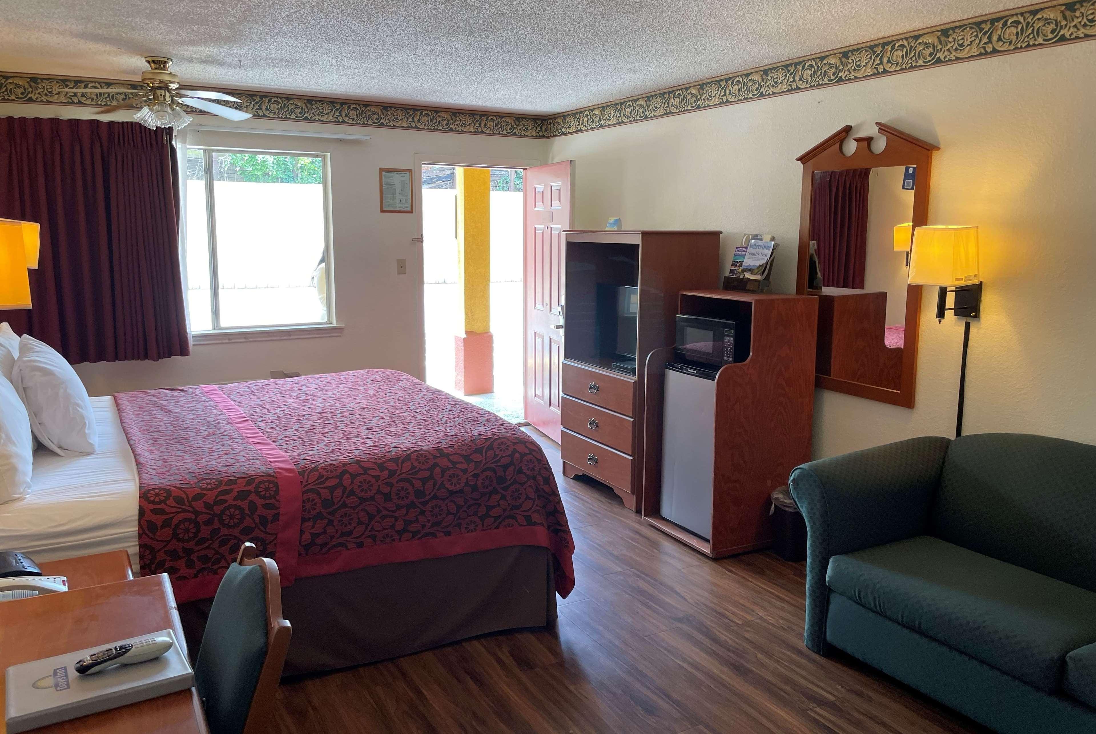 Days Inn & Suites By Wyndham Marshall Eksteriør billede