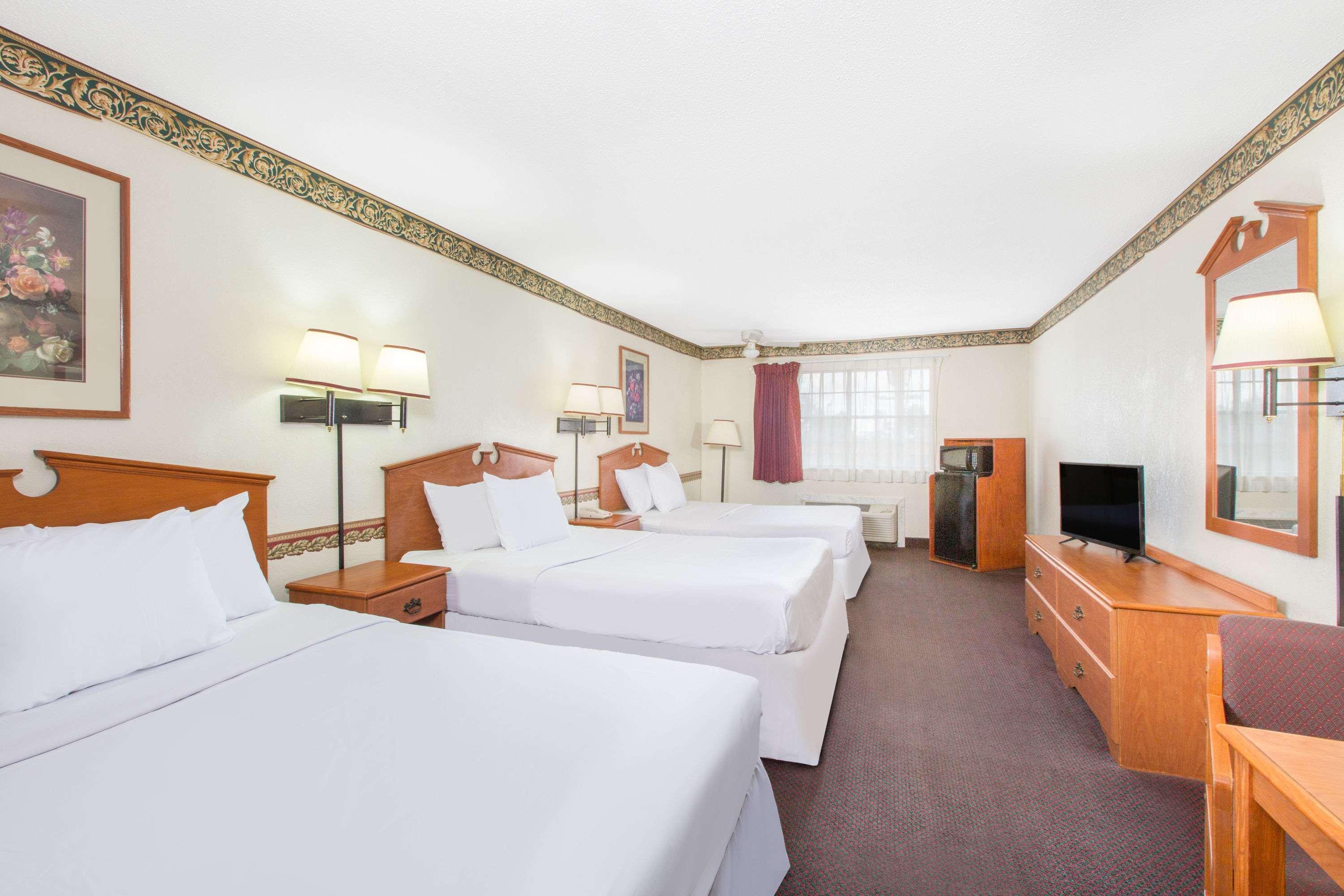 Days Inn & Suites By Wyndham Marshall Eksteriør billede
