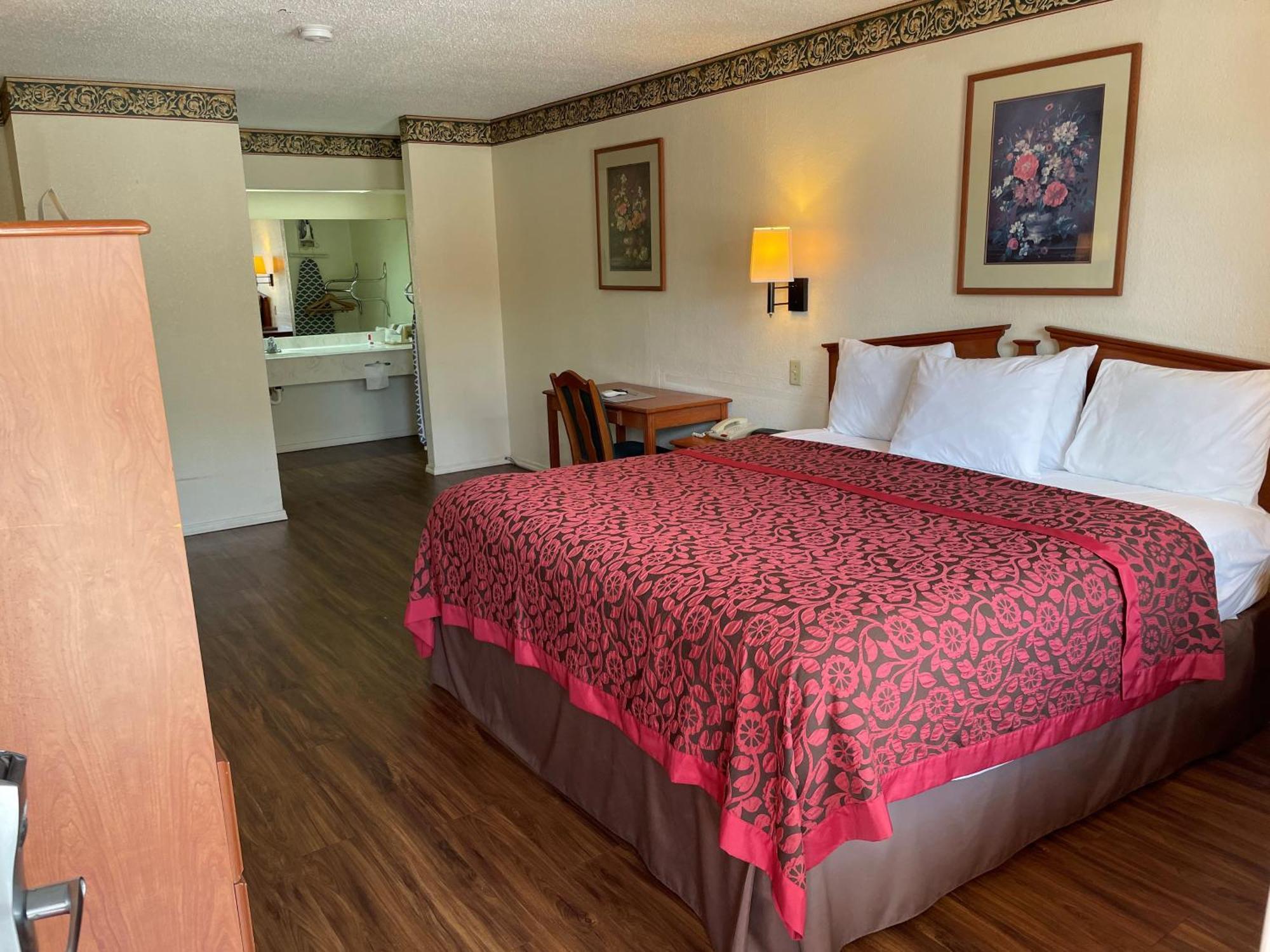 Days Inn & Suites By Wyndham Marshall Eksteriør billede